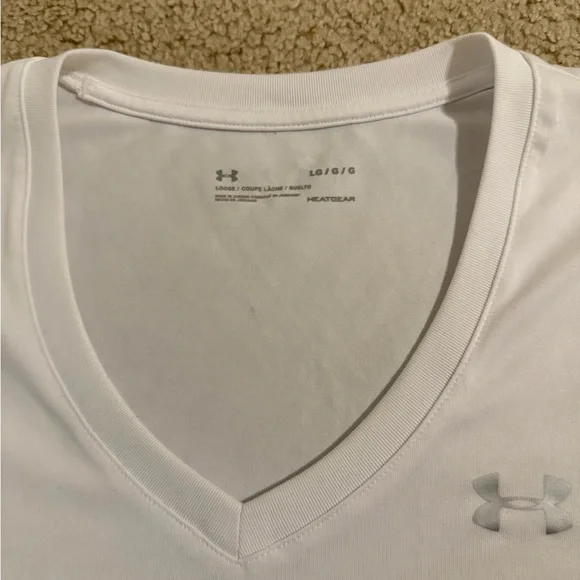 Under armour Women's White Short Sleeve V-Neck Tee - Picture 4 of 5